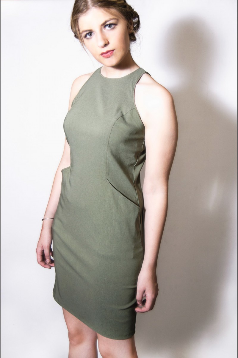 Vestido stretch sin mangas en Verde. Lunes